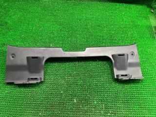 Накладка замка багажника TOYOTA VITZ 2005.03