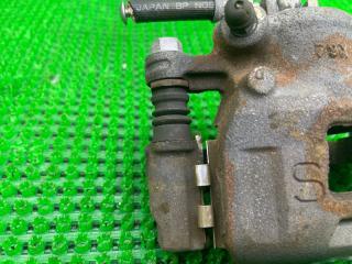 Суппорт правый передний SUZUKI ALTO HA36S R06A 3 ракурс Суппорт правый передний SUZUKI ALTO HA36S R06A 3 ракурс