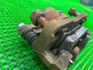 Суппорт правый передний SUZUKI WAGON R MH55S R06A 5 ракурс Суппорт правый передний SUZUKI WAGON R MH55S R06A 5 ракурс