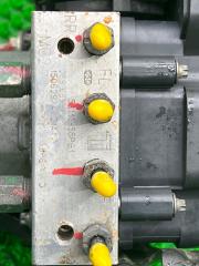 Блок abs SUZUKI ESCUDO YE21S M16A 56110-55PB1 2 ракурс