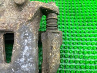 Суппорт правый передний NISSAN SERENA CNC25 MR20DE 2 ракурс Суппорт правый передний NISSAN SERENA CNC25 MR20DE 2 ракурс