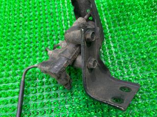 Тройник тормозной NISSAN CARAVAN VWME25 ZD30DD 2 ракурс Тройник тормозной NISSAN CARAVAN VWME25 ZD30DD 2 ракурс