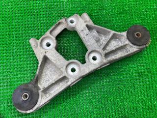 Крепление редуктора заднее TOYOTA VOXY AZR65 1AZFSE 52390-28050 2 ракурс