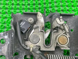 Замок капота MITSUBISHI DELICA D:5 CV5W 4B12 3 ракурс Замок капота MITSUBISHI DELICA D:5 CV5W 4B12 3 ракурс