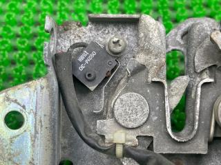 Замок капота MITSUBISHI DELICA D:5 CV5W 4B12 3 ракурс Замок капота MITSUBISHI DELICA D:5 CV5W 4B12 3 ракурс