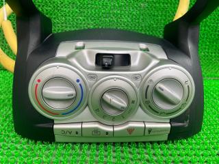Блок управления климат-контролем TOYOTA PASSO KGC15 1KRFE 2 ракурс