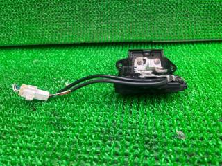 Замок 5-й двери TOYOTA WISH ZNE14 1ZZFE 3 ракурс