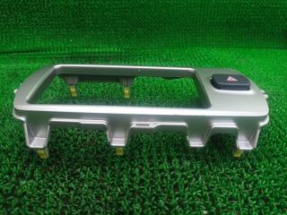 Центральная консоль TOYOTA VITZ NCP135 5540552B90 3 ракурс