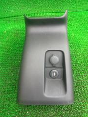 Консоль между сидений SUZUKI SPACIA MK53S 7389179R0 1 ракурс Консоль между сидений SUZUKI SPACIA MK53S 7389179R0 1 ракурс