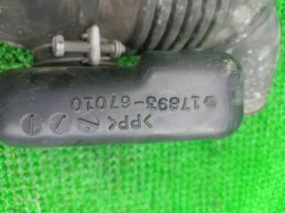 Патрубок воздушного фильтра TOYOTA REGIUS KCH46G 1KZTE 5 ракурс