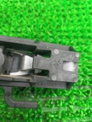 Ручка двери левая передняя TOYOTA WISH ZNE14G 1ZZFE 5 ракурс