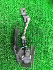 Датчик уровня кузова TOYOTA VITZ NSP135 1NRFE 4 ракурс