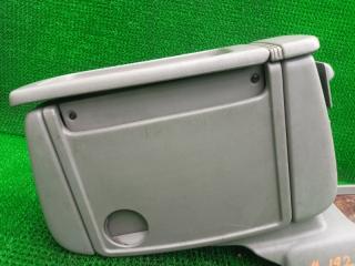 Бардачок между сиденьями TOYOTA REGIUS KCH46G 1KZTE 2 ракурс