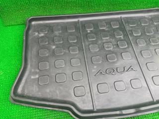 Коврик багажника TOYOTA AQUA NHP10 2 ракурс