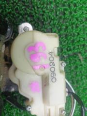 Замок 5-й двери TOYOTA ISIS ANM15 1AZFSE 6935044070 3 ракурс