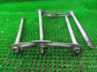Крепление балки подвески переднее TOYOTA MARK II WAGON BLIT GX115 1GFE 4 ракурс