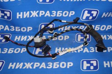 Запчасть проводка двери задняя левая Skoda Yeti 2011