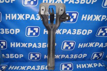 Кронштейн замка капота Mazda Tribute 2001