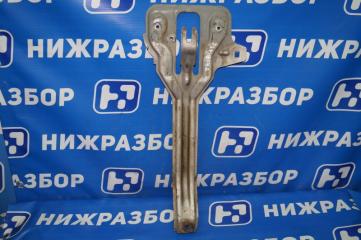 Кронштейн замка капота Mazda Tribute 2001