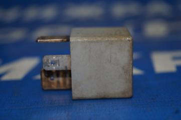 Запчасть реле топливного насоса Volkswagen Golf 3 / Vento 1991-1997