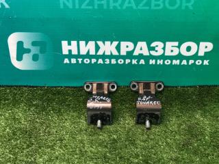 Петля двери багажника Volkswagen Touareg 2012 Б/У Петля двери багажника Volkswagen Touareg 2012