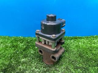 Фото запчасти клапан рециркуляции выхлопных газов Subaru Forester 2 Б/У запчасть Запчасть клапан рециркуляции выхлопных газов Subaru Forester 2