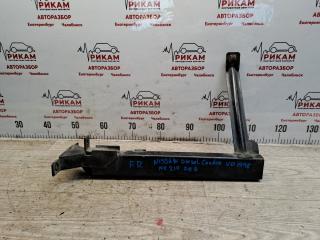 Крепление брызговика переднее правое NISSAN DIESEL 1998