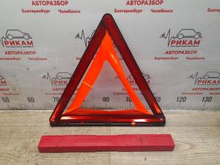 Знак аварийной остановки AUDI Q3 2013