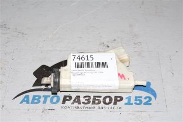 Запчасть замок лючка бензобака Infiniti M35