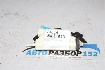 Запчасть замок лючка бензобака Infiniti M35