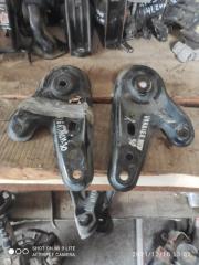 Кронштейн передний правый TOYOTA HARRIER 2005