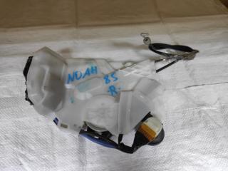 Замок двери правый TOYOTA NOAH