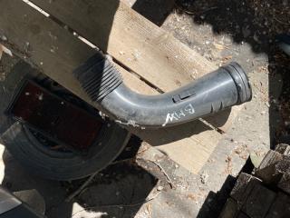 Патрубок BMW 740I