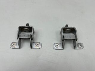 Запчасть петли крышки багажника Nissan Juke 2010-2019