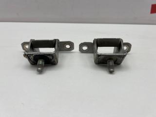 Запчасть петли крышки багажника Nissan Juke 2010-2019