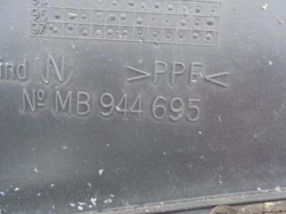 Решетка стеклоочистителей Mitsubishi Carisma DA2A 4G93 Решетка стеклоочистителей Mitsubishi Carisma DA2A 4G93