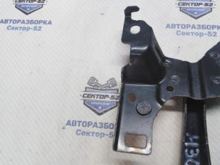 Кронштейн замка капота Mazda Mazda3 BL LF-VDS Кронштейн замка капота Mazda Mazda3 BL LF-VDS