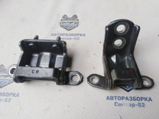 Запчасть петля двери задняя правая Renault Koleos 2009
