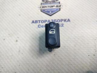 Кнопка центрального замка Nissan Qashqai 2009