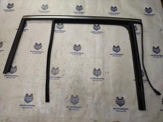 Уплотнитель стекла двери задний правый Volkswagen Tiguan 2011