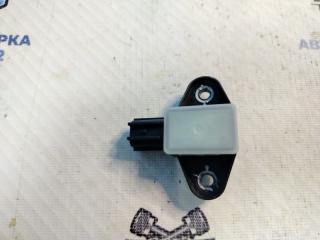 Запчасть датчик airbag Volkswagen Tiguan 2011