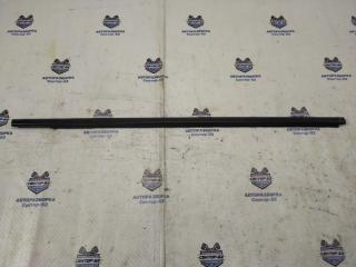 Уплотнитель стекла двери задний правый Nissan Qashqai+2 2013