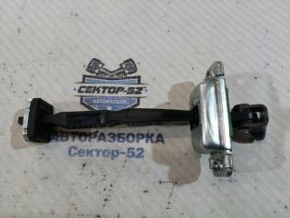 Ограничитель двери передний правый Hyundai Santa Fe 2007
