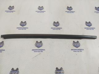 Уплотнитель стекла двери задний левый Nissan Juke 2013