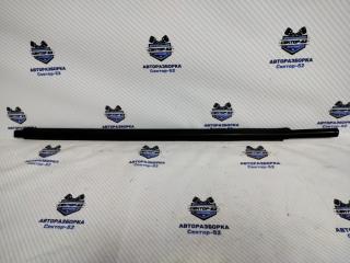 Уплотнитель стекла двери передний левый Hyundai Santa Fe 2007