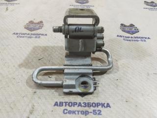 Петля двери передняя левая Volkswagen Touareg 2003