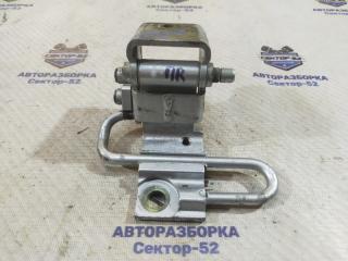 Запчасть петля двери передняя правая Volkswagen Touareg 2003