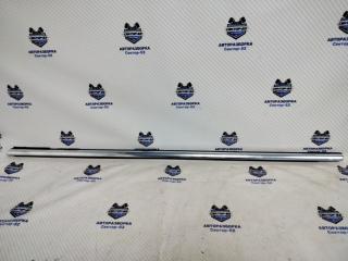 Уплотнитель стекла двери передний левый Ford Focus 2011