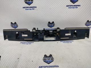 Кронштейн накладки крышки багажника Nissan Juke 2012 контрактная Кронштейн накладки крышки багажника Nissan Juke 2012