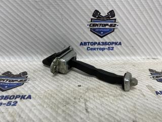 Фото запчасти ограничитель двери задний Skoda Octavia 2008 контрактная запчасть Запчасть ограничитель двери задний Skoda Octavia 2008